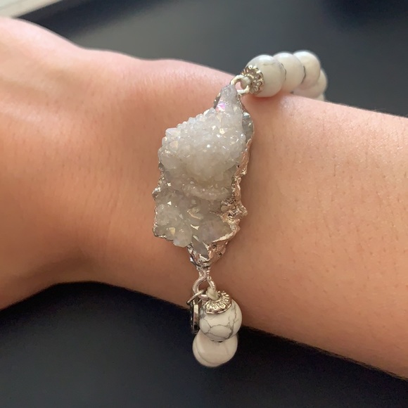 WHITE QUARTZ BRACELET - Picture 2 of 4